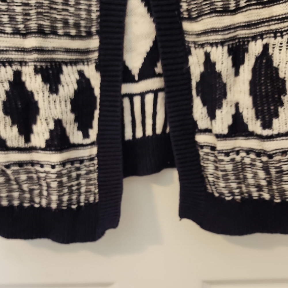 Mossimo Supply Co. Black and White Patterned Cardigan - Picture 3 of 10